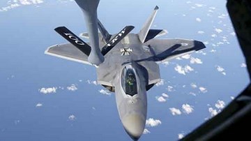 Tiêm kích Su-57 Nga đối đầu F22 Mỹ ở Syria: Ai chiến thắng?