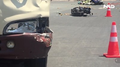 Xe khách lùa gần chục xe máy trên đường, 8 người nhập viện