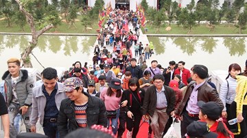 Khai hội Yên Tử: Du khách bất ngờ vì phải mua vé