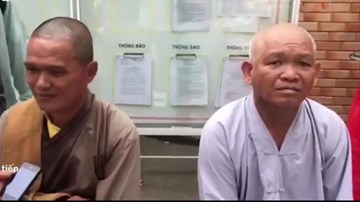 Hiệp sỹ Bình Dương tóm gọn nhóm 'sư giả' lừa tiền công đức