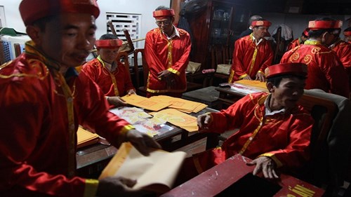 Choáng váng số lượng ấn được phát ra ngày đầu khai ấn đền Trần