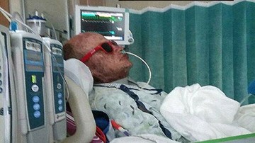 Người đàn ông trở thành xác sống sau khi dùng kháng sinh