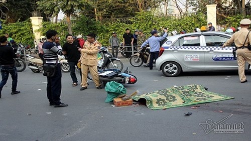 Tai nạn xe buýt tại Hà Nội, 1 người tử vong tại chỗ