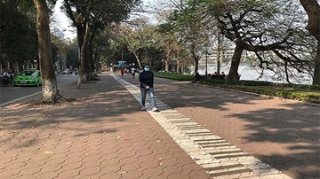 Bóc hết 20 loại gạch, lát mới đá tự nhiên vỉa hè Hồ Gươm
