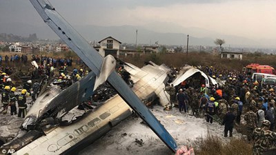 Máy bay bốc cháy ở Kathmandu, tìm thấy thi thể hành khách cháy đen