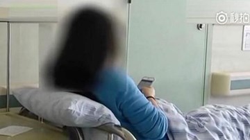 Bị cục máu đông trong não vì dùng điện thoại suốt 20 giờ