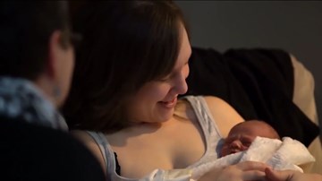 Sản phụ phương Tây sinh con 'thuận tự nhiên' thế nào?