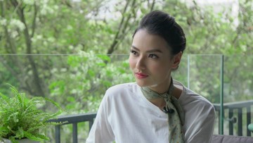 Người mẫu Hồng Quế: '17 tuổi, tiền và đàn ông giàu đã vây quanh tôi'