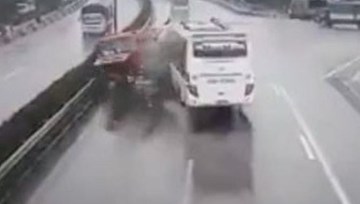 Giới tài xế lên tiếng sau vụ ôtô khách tông xe cứu hỏa trên cao tốc