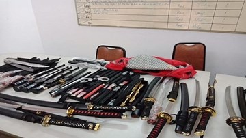 Cảnh sát đột kích kho hung khí ở Sài Gòn