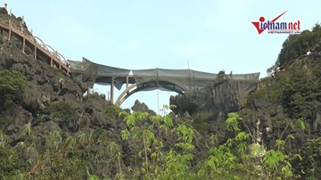 Khoan cắt bê-tông tháo dỡ 'Vạn lý trường thành' ở Tràng An