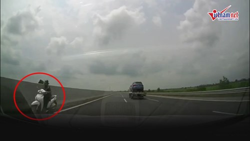 Quý bà băng băng xe máy ngược chiều cao tốc Hà Nội - Hải Phòng