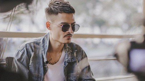 'Người lạ ơi', 'Em gái mưa' qua giọng hát thật của Hoa Vinh