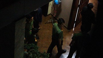 Cận cảnh khám xét nhà cựu Trung tướng Phan Văn Vĩnh