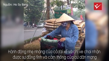 Tài xế nhắc nhở đi ngược chiều, chị ve chai nhẹ nhàng quay xe