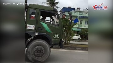 Xe tải tông nát xe cảnh sát giao thông ở Hải Phòng