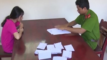 Bắt nữ sinh 18 tuổi trộm 1 tỷ đồng của mẹ nuôi