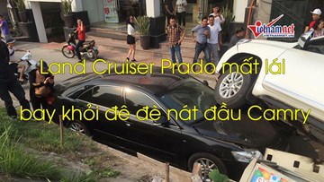 Land Cruiser Prado mất lái bay khỏi đê đè nát đầu Camry