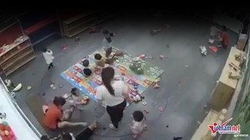 Trẻ mầm non bị đánh tới tấp trong lớp học