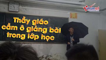 Trung Quốc: Thầy giáo vừa cầm ô vừa giảng bài trong lớp học bị dột