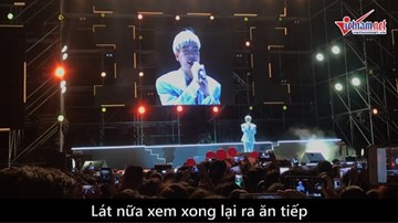 Đức Phúc lại khiến khán giả bật cười tại lễ hội ẩm thực