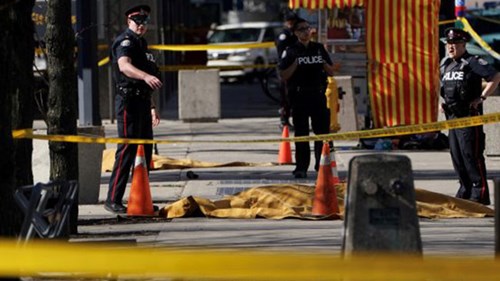 Toàn cảnh xe điên đâm chết cả chục người ở Canada