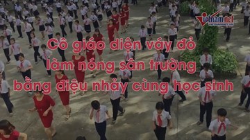 Cô giáo diện váy đỏ làm nóng sân trường bằng điệu nhảy cùng học sinh