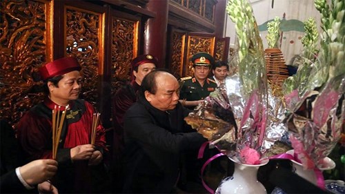 Thủ tướng dâng hương tưởng nhớ các Vua Hùng