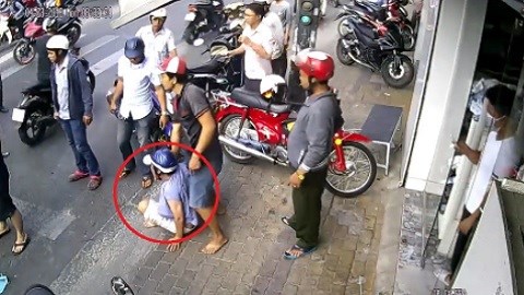 Đôi nam nữ dàn cảnh đụng xe 