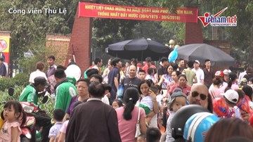 Hàng ngàn du khách đổ về Thủ Lệ, Công viên nước vui chơi