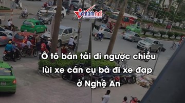 Ô tô bán tải đi ngược chiều, lùi xe cán người đi xe đạp ở Nghệ An