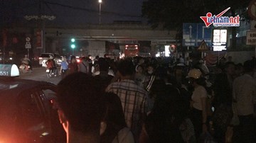 Bến xe Hà Nội đông nghẹt người sáng ngày đầu sau nghỉ lễ