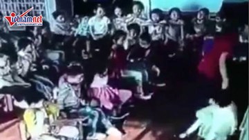 Cô giáo kéo lê bé gái 5 tuổi, đập đầu vào tủ