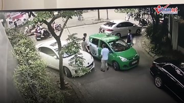 Thanh niên choảng tài xế taxi tóe máu 'gây bão' ra công an làm việc