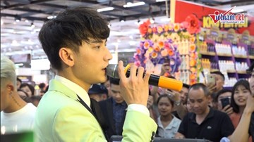 Isaac ròng ròng mồ hồi hát giữa vòng vây fan hâm mộ