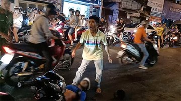 Nhân chứng kể phút nhóm hiệp sĩ bị cướp đâm gục trên phố