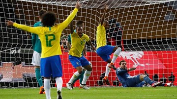 Brazil rửa hận, khiến