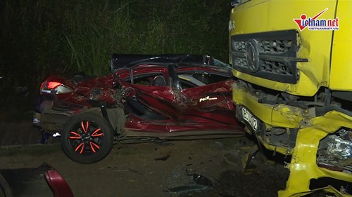 Lấn làn tông trực diện xe tải, 4 người trên xe ô tô con thương vong