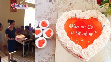 Xúc động cả lớp đồng thanh hát tặng cô giáo trong buổi học cuối cùng