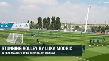 Xem siêu phẩm volley của Modric trên sân tập Real