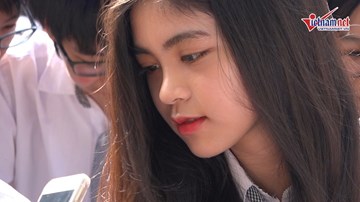 Nữ sinh trường Ams 'gây xao xuyến' trong lễ bế giảng