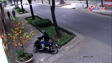 Nhân viên ngoại giao Nga bị cướp giật dây chuyền trên phố Sài Gòn