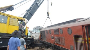 300 công nhân giải cứu hiện trường vụ hai tàu đâm nhau