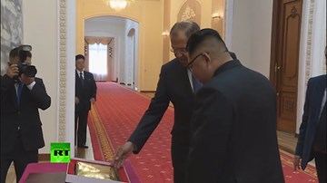 Món quà đặc biệt Ngoại trưởng Nga gửi tặng ông Kim Jong Un