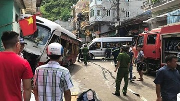 Xe khách mất phanh điên cuồng lao dốc, gây tai nạn liên hoàn ở Cát Bà