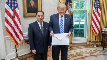 TT Trump hé lộ nội dung thư của ông Kim, sẵn sàng mời NLĐ Triều Tiên đến Mỹ