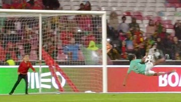 Xem con trai Ronaldo lập siêu phẩm 'ngả bàn đèn'