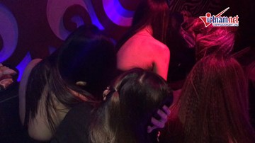 Bị cơ quan chức năng kiểm tra, nhiều tiếp viên quán bar tháo chạy