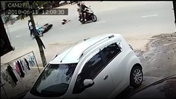 Cướp giật túi xách, kéo cô gái ngã văng ở Đồng Nai
