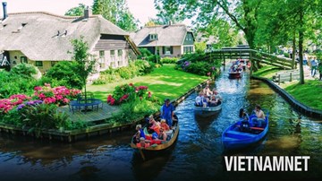 Lạc lối trong 'thị trấn cổ tích' không đường, không xe ở Hà Lan